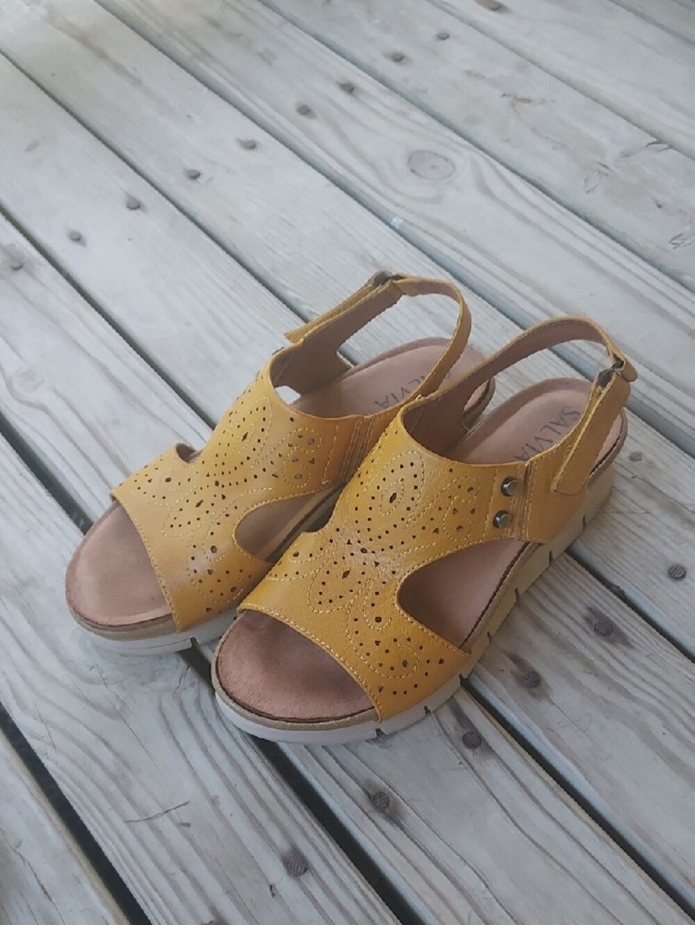 Salvia Women's Yellow Leather Sandals